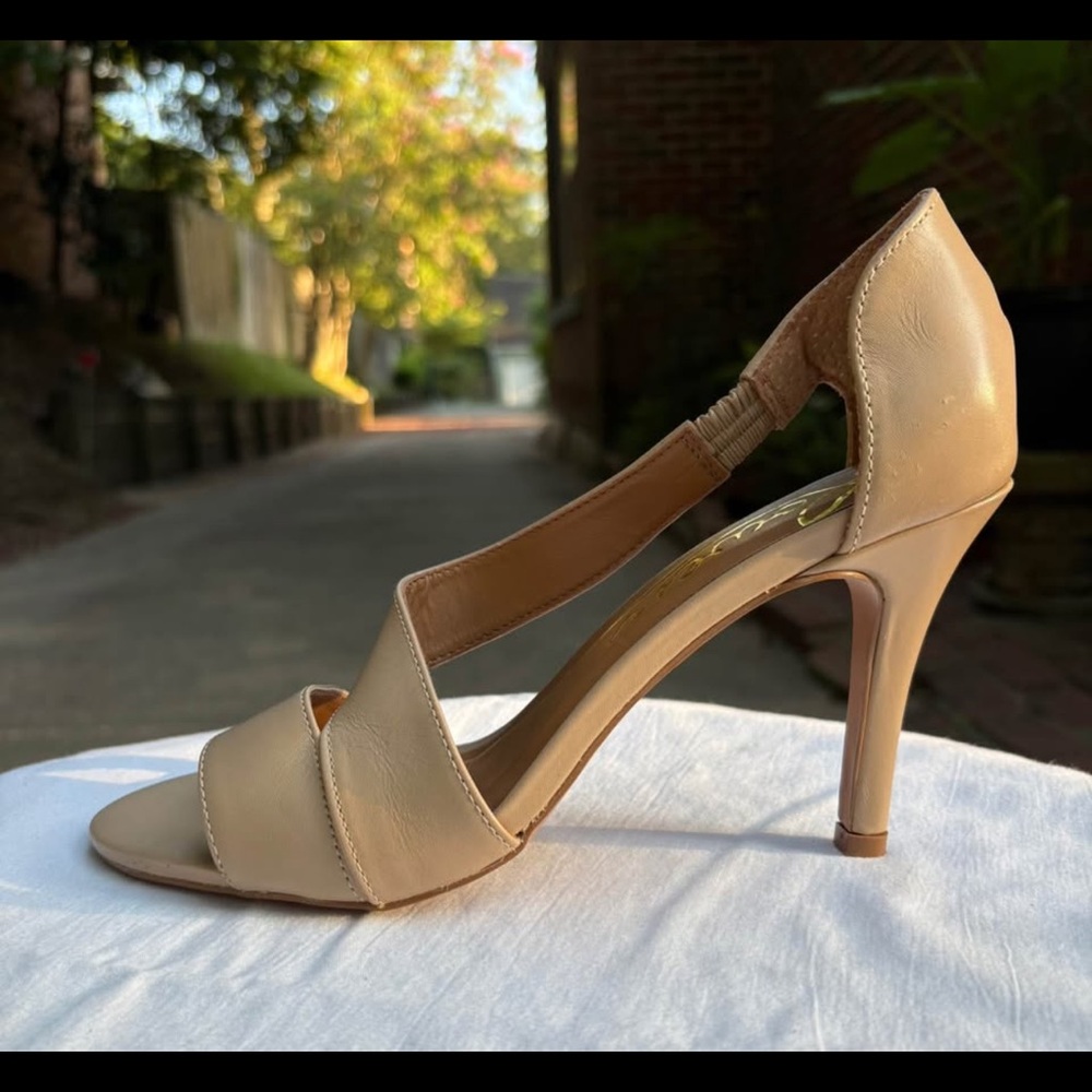 Rowen Gold Signature Nude Leather Heels Size 7M - Picture 7 of 10